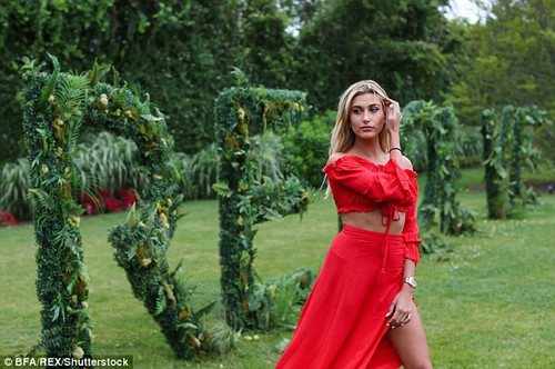 (7) models hailey baldwin