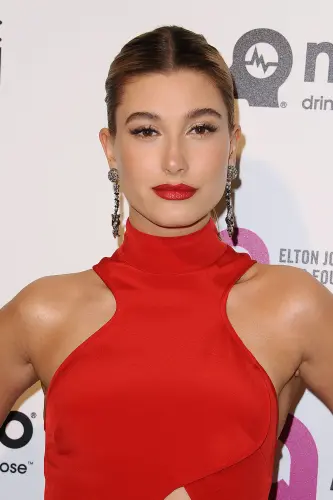 (26) models hailey baldwin