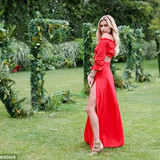 (4) models hailey baldwin