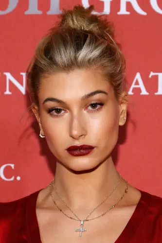 (29) models hailey baldwin