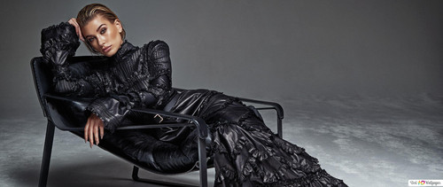 amerikaans model hailey baldwin in leerachtige zwarte jurk behang 2560x1080 14.jpg