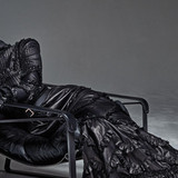 amerikaans model hailey baldwin in leerachtige zwarte jurk behang 2560x1080 14