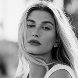 hailey baldwin elle fotoshoot zwart wit bg behang 2560x1080 14