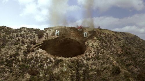 La.Brea.S02E01.The.Next.Day.1080p.AMZN.WEB DL.DDP5.1.H.264 NTb 003.jpg