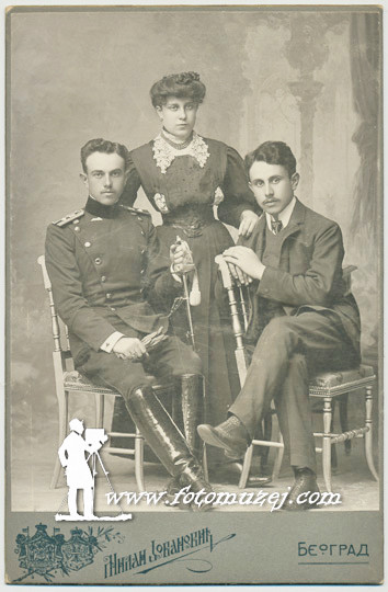 sestra sa bracom velika prednja.jpg