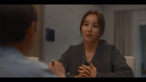 Divorce.Attorney.Shin.S01E02.Episode.2.1080p.NF.WEB DL.DDP2.0.x264 GeTrEKT.mkv snapshot 00.16.20 [20.png