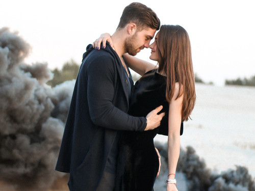 cute couple black clothing beach side iy 1024x768.jpg