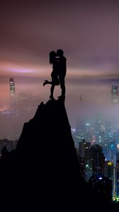 couple silhouettes kiss 122254 168x300.jpg