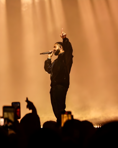 Drake At Apollo Theatre.png