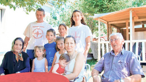 677z381 PARACIN JAGODINA Stojanovici deca im najvece bogatstvo ZGligorijevic.jpg