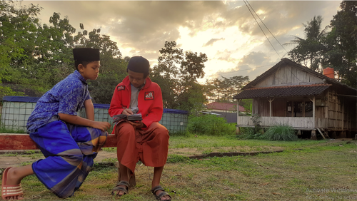 2 anak yatim.png