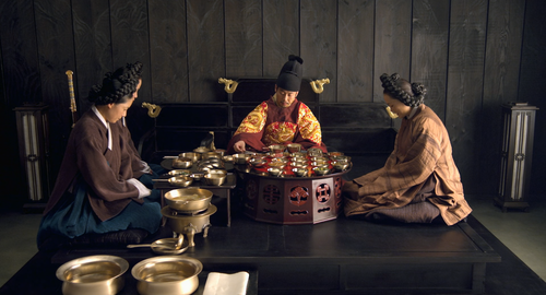 The.Concubine.2012.Korean.Theatrical.Cut.1080p.BluRay.x265.Opus.5.1 LSt 00.43.40.png