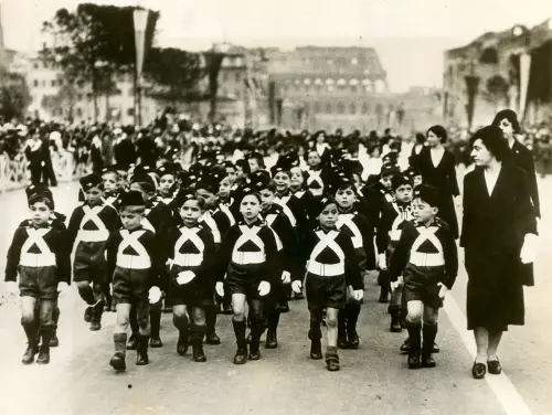 schoolboy fascisti corps Rome Italy circa 1939 1945.webp