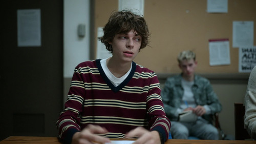 Lucky.Hank.S01E01.Pilot.1080p.AMZN.WEB DL.DDP5.1.H.264 playWEB 002.jpg