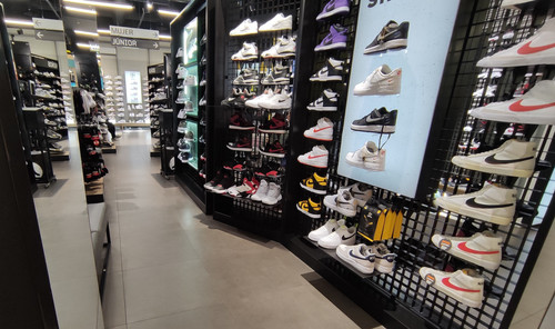 nike outlet.jpg