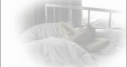 9.Songs.2004.1080p.BluRay.x265.Opus.5.1 LSt 00.04.58.png