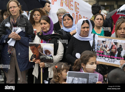 yazidi demonstrating in bielefeld against islamistic is milicias murdering E727BN.jpg