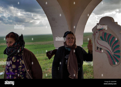 women who weeps in cemetery of mezra ezidiye villageyazidis are an GA3HFW.jpg