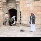 worshippers stepping over the threshold lalash 2AJXBTR