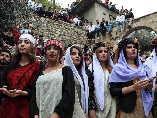 yazidi women 6720x4416 Cropped 800x600.jpg