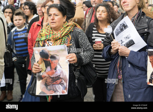 yazidi demonstrating in bielefeld against islamistic is milicias murdering E726HP.jpg