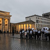 290px Demonstration von Jesiden vor der US amerikanischen Botschaft in Berlin