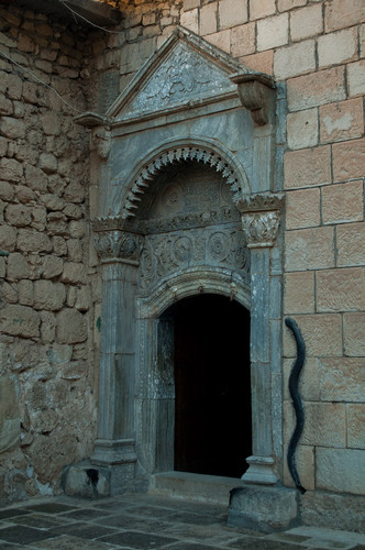 1200px Lalish temple entryway.jpg