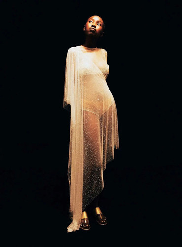 Ferida Lino by Alex Dobe for The Sunday Times Style March 5th 2023 7.jpg