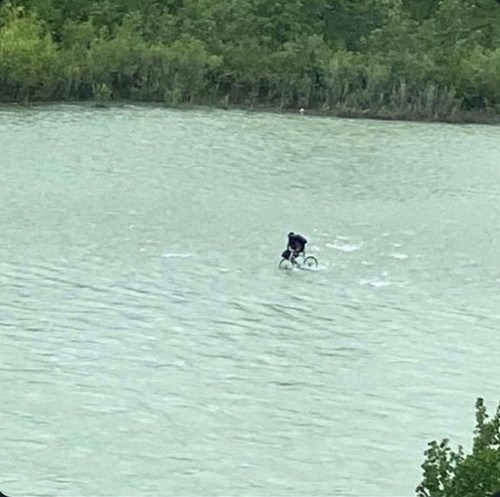 B7BDB976 F42F 47CF 8C8F D625F7F34BC0.jpg