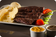 picanha com mandioca cozida 1.png