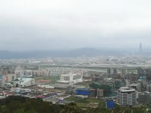 00015 劍潭山遠眺台北101.webp