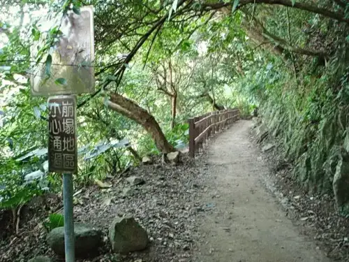 00004 天母古道中段變腰繞山路.webp