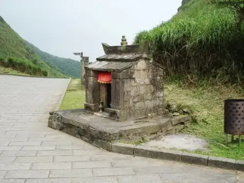 00010 草嶺古道啞口土地公廟.webp