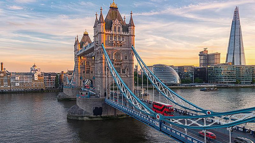 view visiting famous tower bridge london uk.jpg