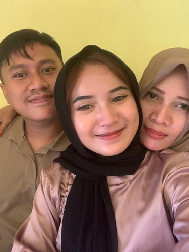foto keluarga sifana.jpg