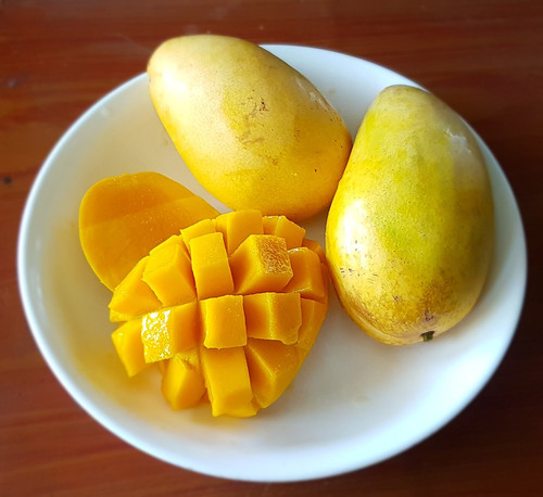 1280px Carabao mangoes (Philippines).jpg
