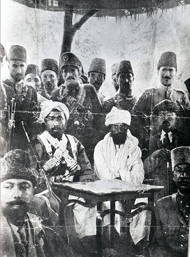 Habibullāh Kalakāni (Bacha i Saqao) with his followers.jpg