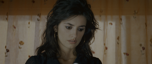 Volver.2006.2160p.HDR.UHD.BluRay.DTS HD.MA.5.1.x265 10bit HDS.mkv 20221201 230109.959.png