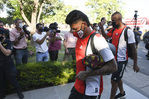 fans welcome river plate ahead of trofeo de campeones 2021 scaled.jpg