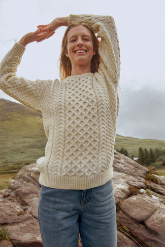 A823 InisheerTraditionalAranSweater Ladies Merino Cream 02.png