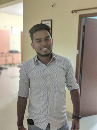 00100dPORTRAIT 00100 BURST20180628000916415 COVER.jpg