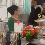 cosplay 店门口那个充气人是吧.gif