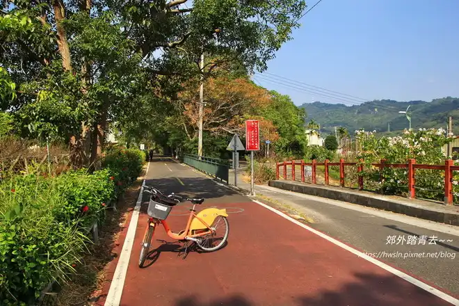 東豐自行車道仍有不少路段與馬路相連而非封閉型