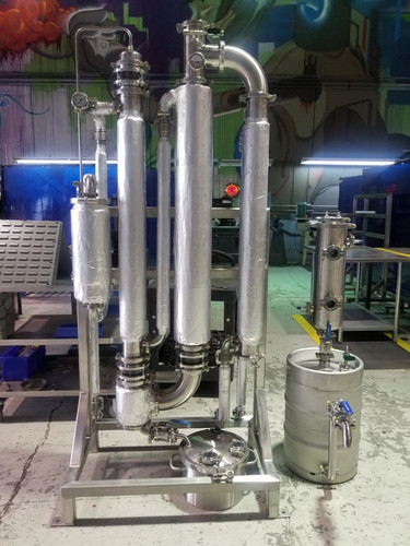 Evaporators are also used in oil fields to separate water and various other components from crude oil. They are relatively compact, they can also be easily transported to other locations.
#oilfield #various #components #crudeoil #evaporator #machine #evaporation #vapor #vacuum #application #industry #storage #solvent #processing #production #equipments
