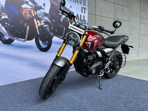 Triumph400 (9).jpg