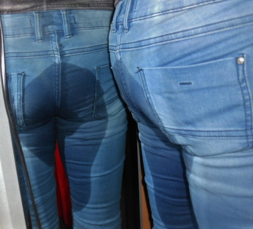 Jeans pissen, Jeanspeeing, Jeanspissing, wet jeans (2).jpg