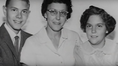 karen carpenter was not her mothers favorite and she knew it 1572456200.jpg