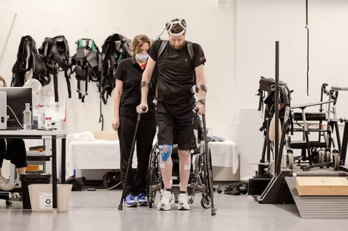 paraplegico volta a andar com ajuda de ia 25052023075551702.jpg