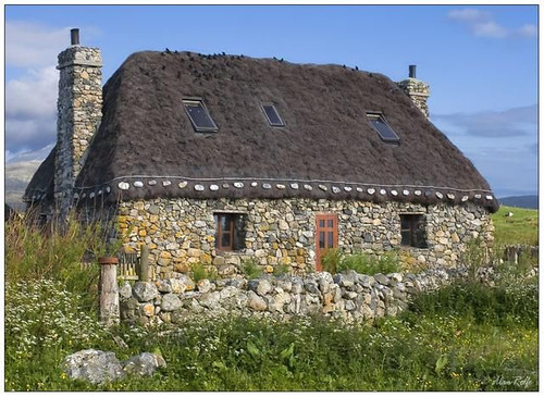 Aonghas' croft house west of Uig.jpg
