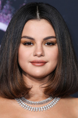 selena gomez american music awards 2019.jpg
